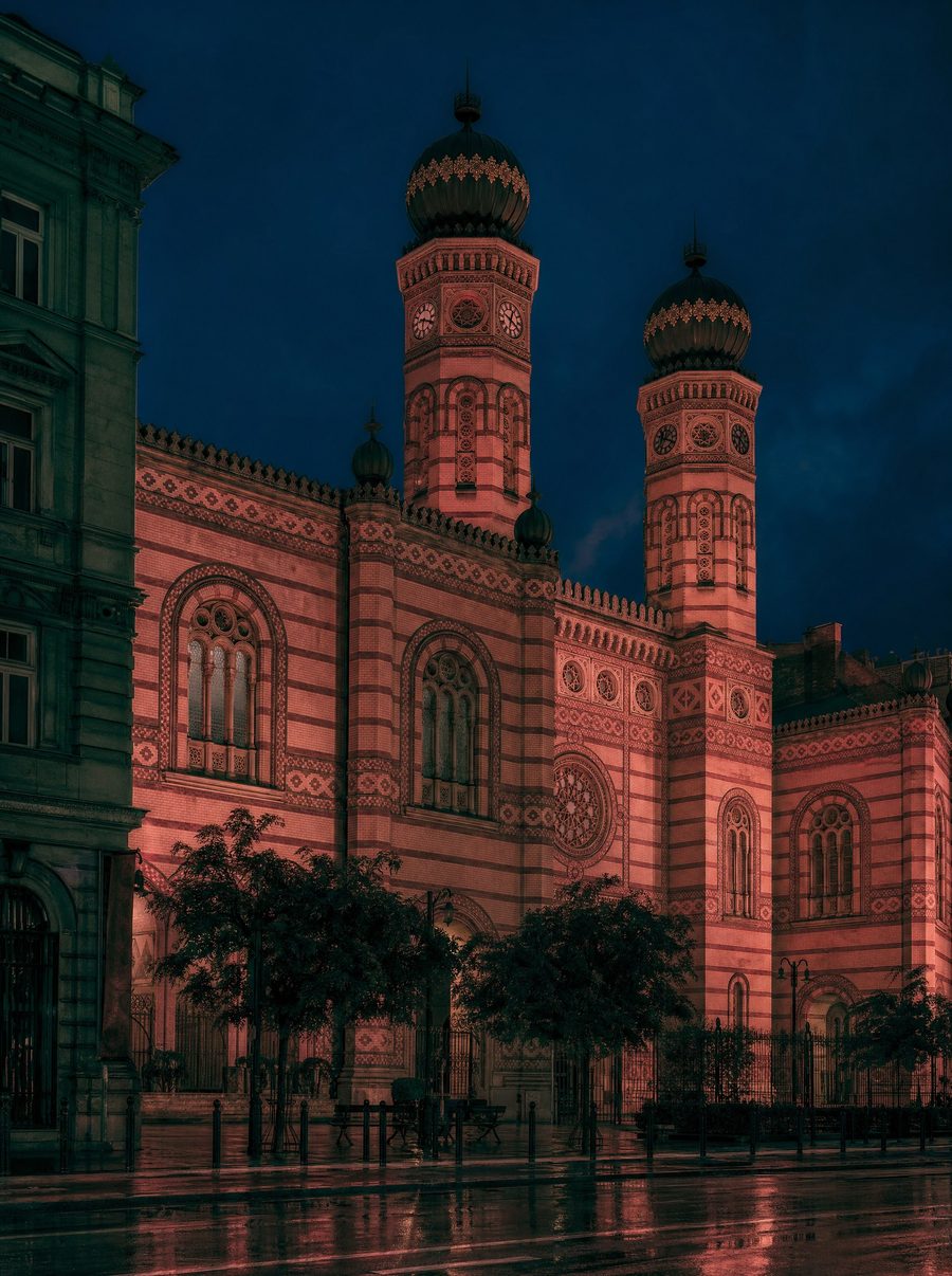 Dohány Street Synagogue, Budapest, at night